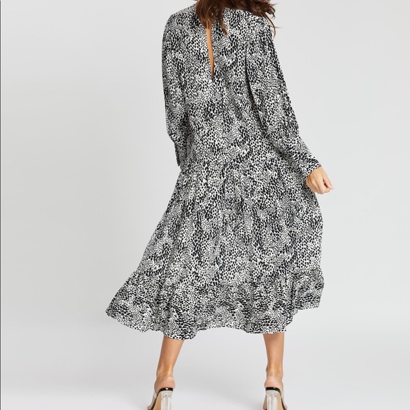 Topshop PETITE Bell Sleeve Chuck On Dress - Picture 3 of 9